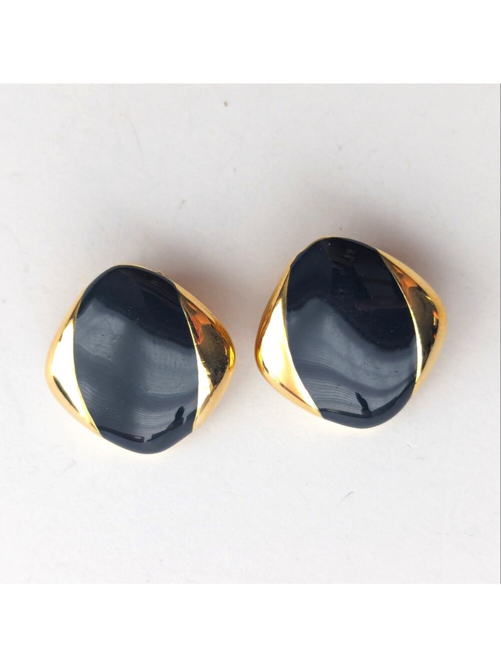 Vintage 80s Chic Gold Tone Classic Diamond Shape Navy Clip On Earrings